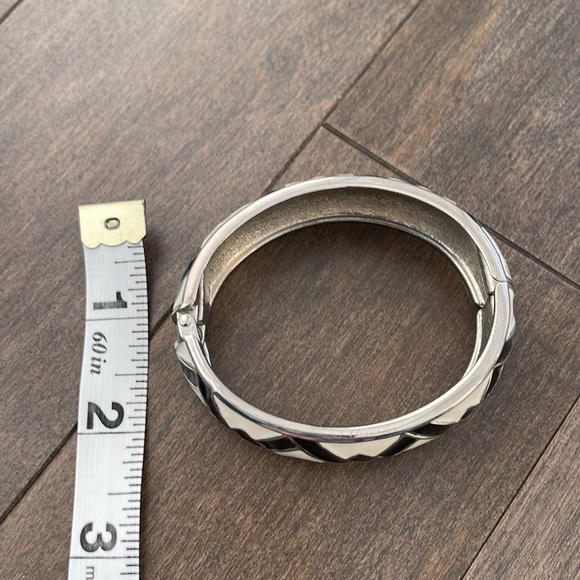 REITMANS Women’s Black White Geometric Hinge Silver Bangle Bracelet Jewellery - Picture 7 of 8